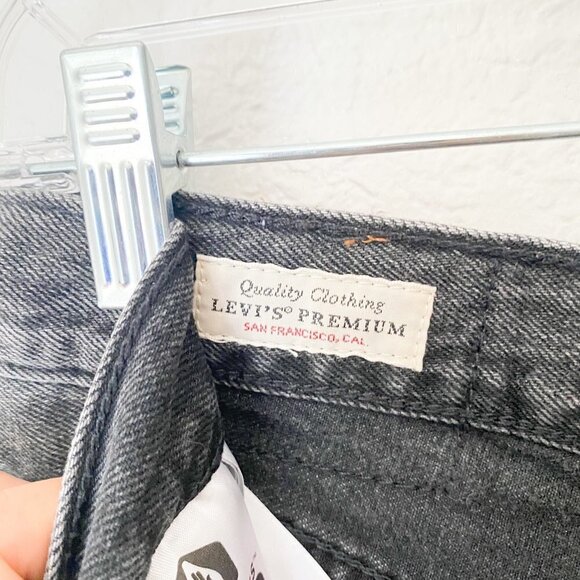 🦋 LEVIS Denim Jean Shorts Distressed Size 26 - Picture 3 of 3